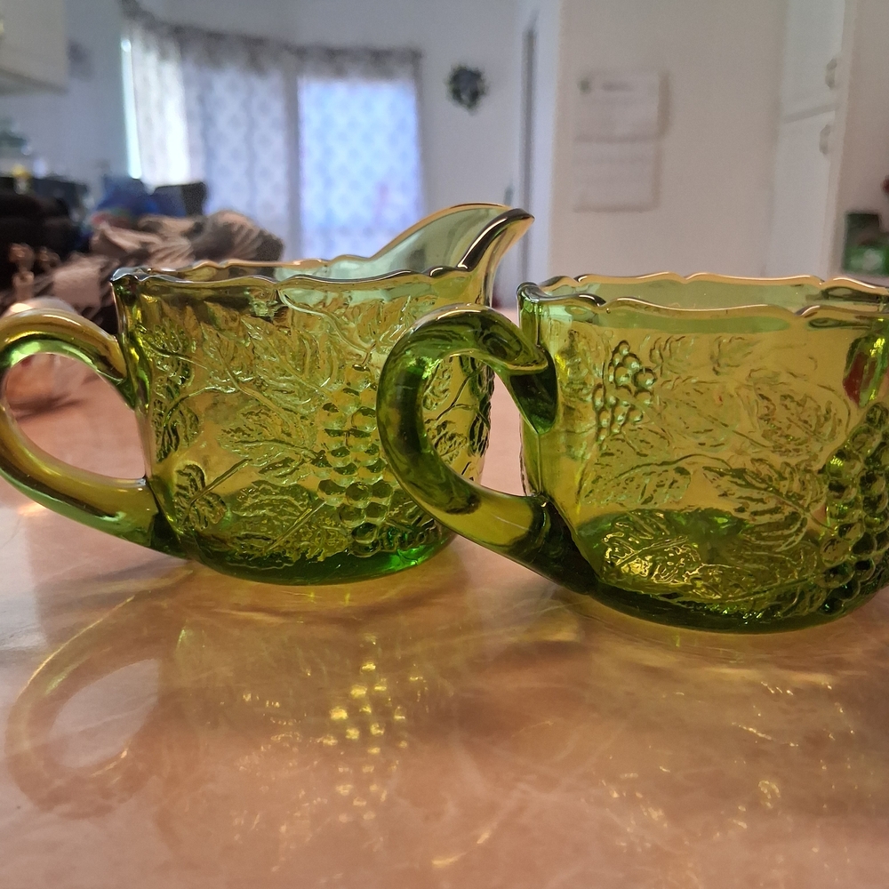 Vintage L E smith Green Glass Serveware Set